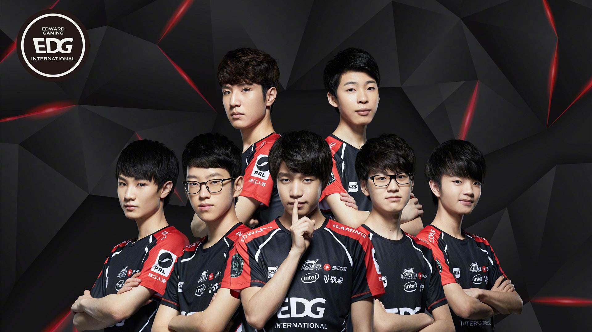 他将参加更 他将参加更