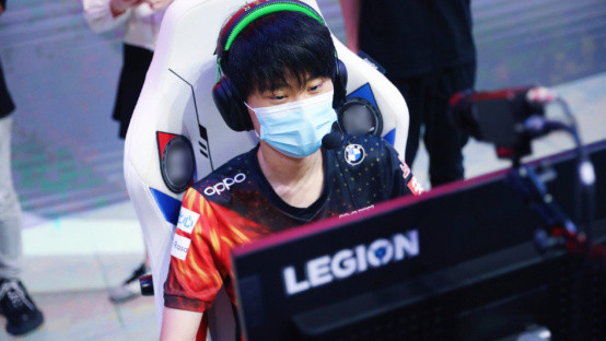 在门前混战 在门前混战